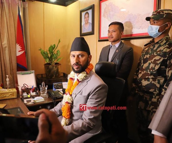 गृहमन्त्रीको नागरिकता ‘दुरुपयोग’ बारे अनुसन्धान गर्न आलटाल